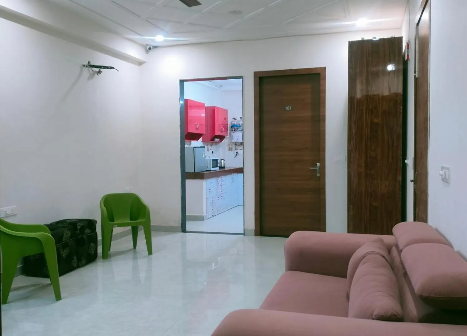 Cozy Corner Aparthotel Gurgaon 0*,  India